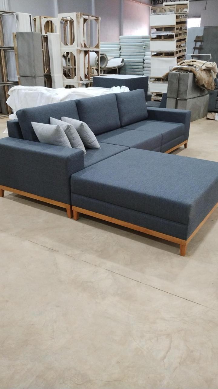 Sofá azul com chaise