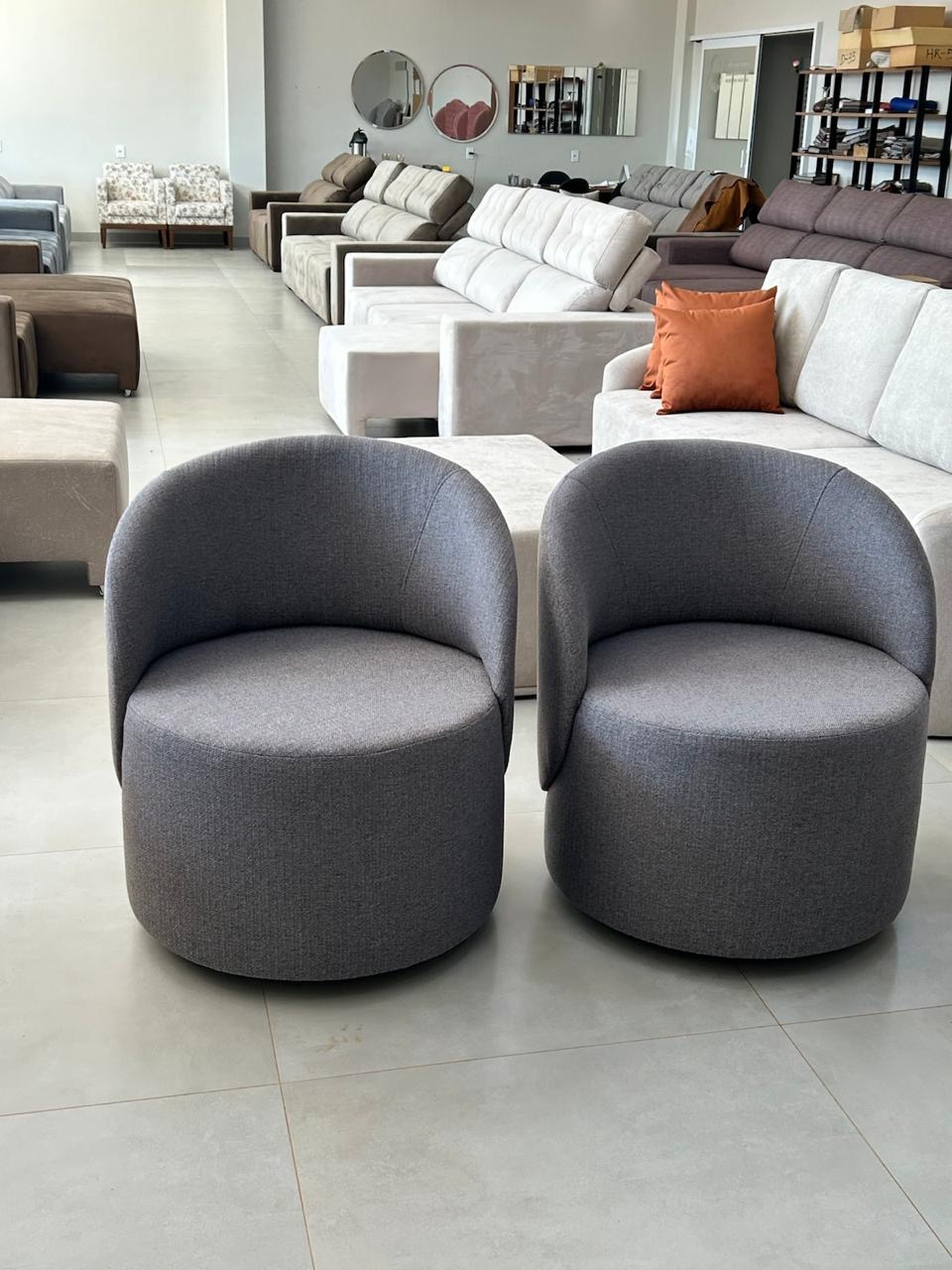 Poltronas giratórias cinza